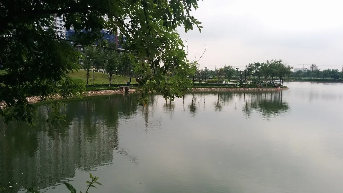 Công viên hồ điều hòa trong KĐT Ngoại Giao Đoàn