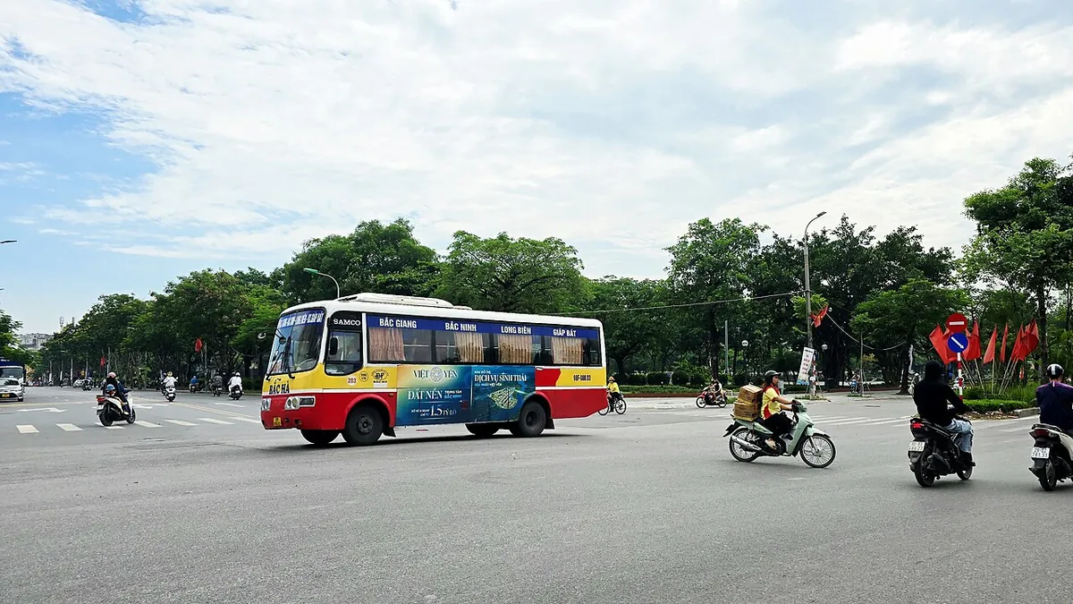 Ngã ba phố Tân Mai và đường hồ Đền Lừ, Hoàng Mai